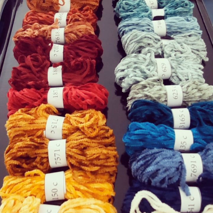 Sono arrivati al mio studio i nuovi filati per tappeti da proporre nei miei progetti d'interior Design e arredamento! 

#tappetimoderni #tappetipersonalizzati #tappetipersonalizzabili #interiodesignhotel #arredamentointerni #interiordesigner #interiordesignideas #arredatriceroma #arredatoredinterni #consulenzainteriordesign #consulenzaarredamento #consulenzahomestyling #homedecor #homestylistroma