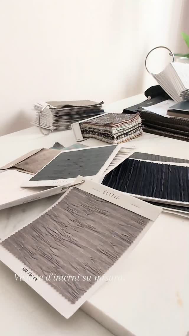 Visione d’interni su misura.
Non è un tessuto.
È la promessa di ciò che potresti vivere.
Un frammento del mondo che potrei creare solo per te.

#VisioniDInterni #LuxuryInteriors #InteriorDesignDiLusso #DesignEmozionale #AtmosfereDiDesign #ItalianInteriors #ArrediSuMisura #BellezzaSuMisura #InteriorStyling #MaterialiPregiati